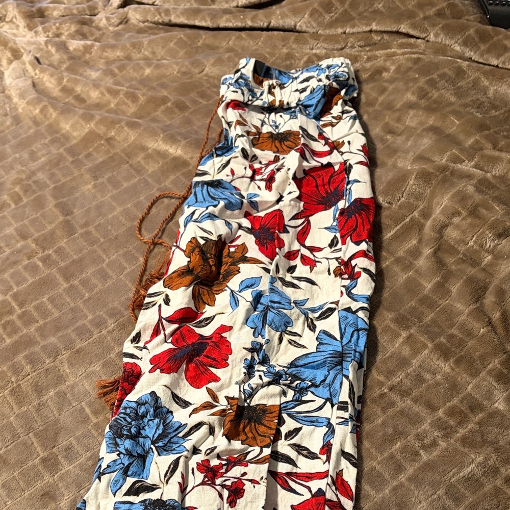 Rafaella Floral Capris - Red, Blue, Brown